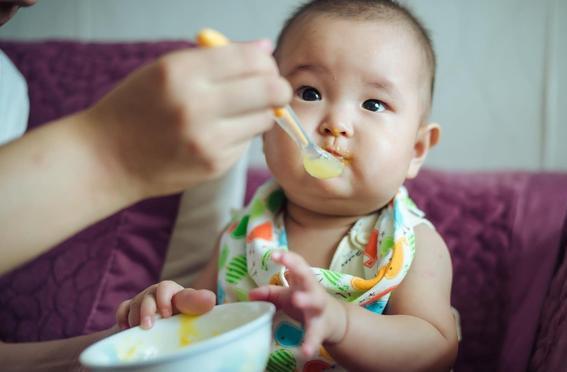 解决积食问题，关于两个月宝宝消食的有效方法